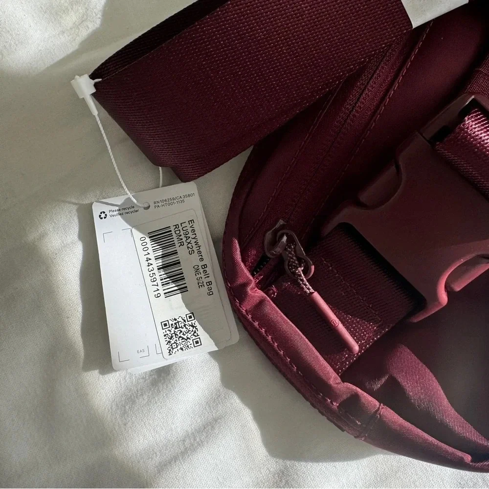 🆕❤️ Lululemon Everywhere Belt Bag Red Merlot - Picture 5 of 6